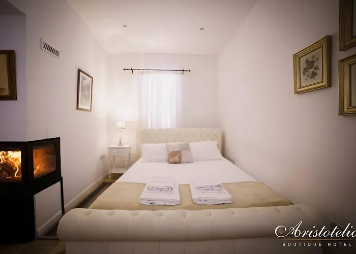 Aristotelio Boutique Педулас